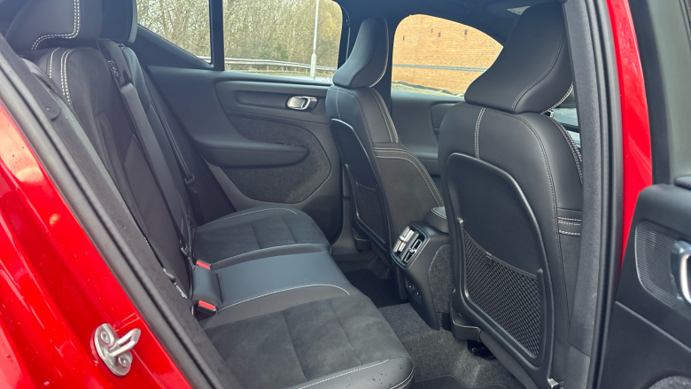 Volvo XC40 2.0 B4P Plus Dark 5dr Auto Petrol Estate